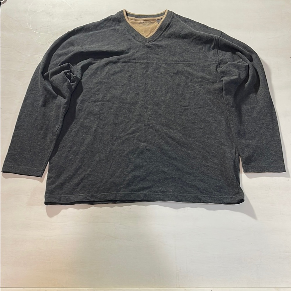 ST. JOHNS BAY Men’s Gray V-Neck Long Sleeve Shirt